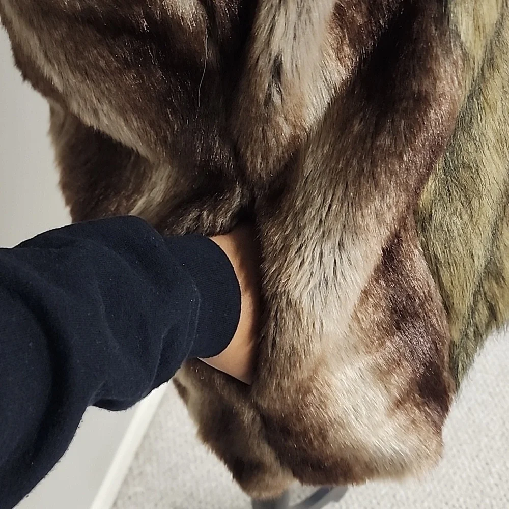 Faux Fur Hooded Vest - Picture 7 of 16